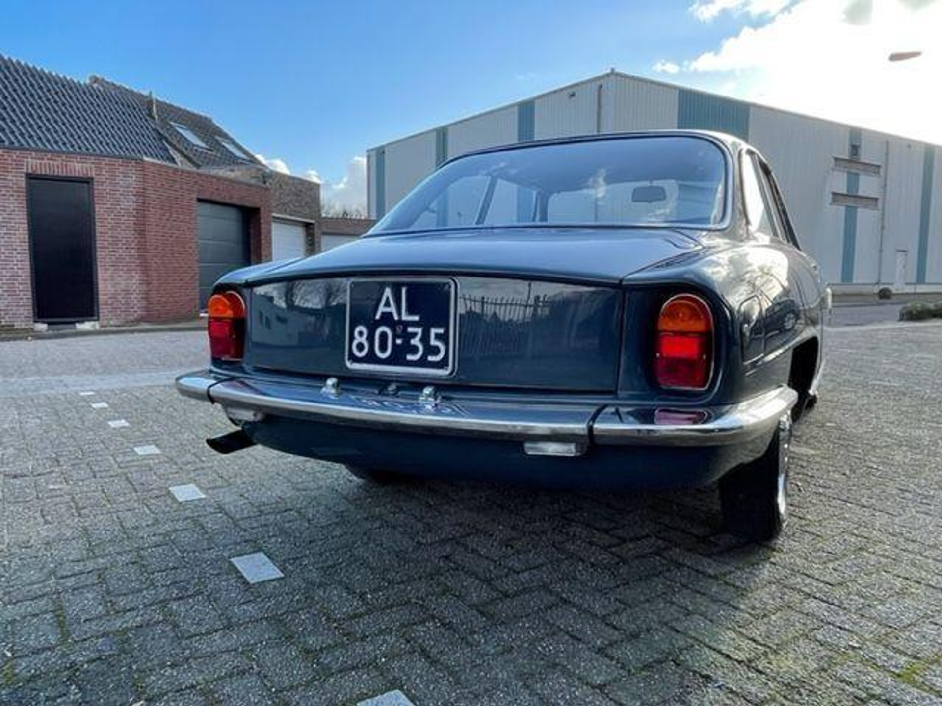 36963518-11