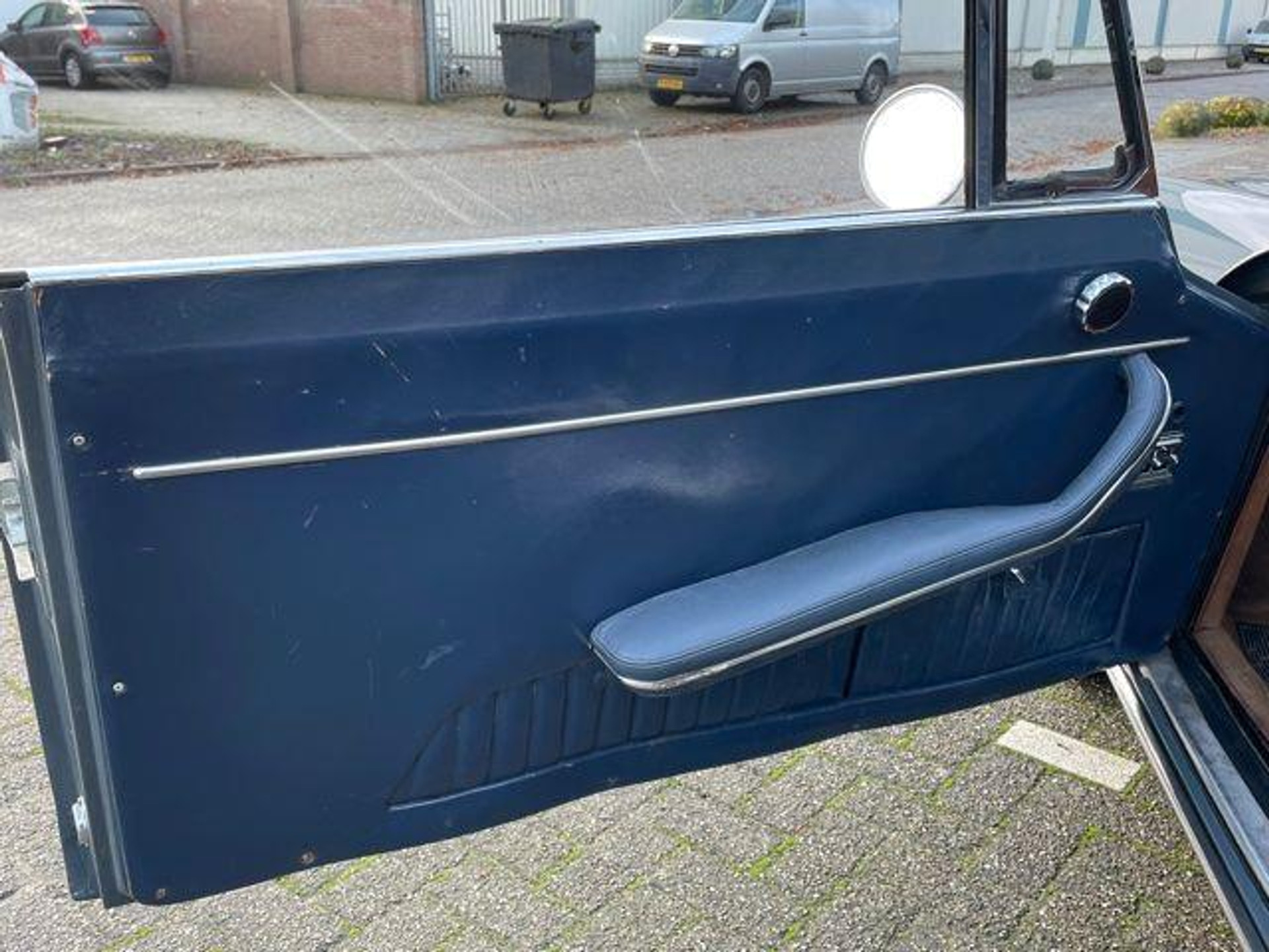 36963518-9